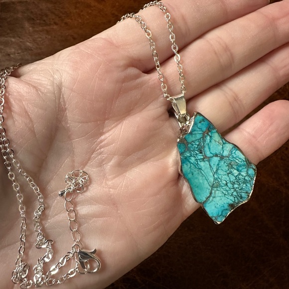 Turquoise and silver tone Pendant Necklace - Picture 12 of 12
